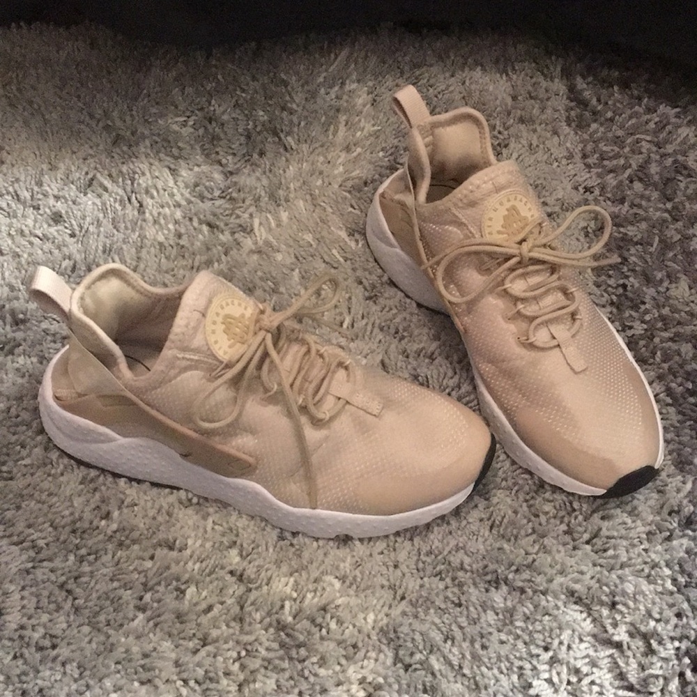 RARE Women’s Nike Air Huarache Ultra😍